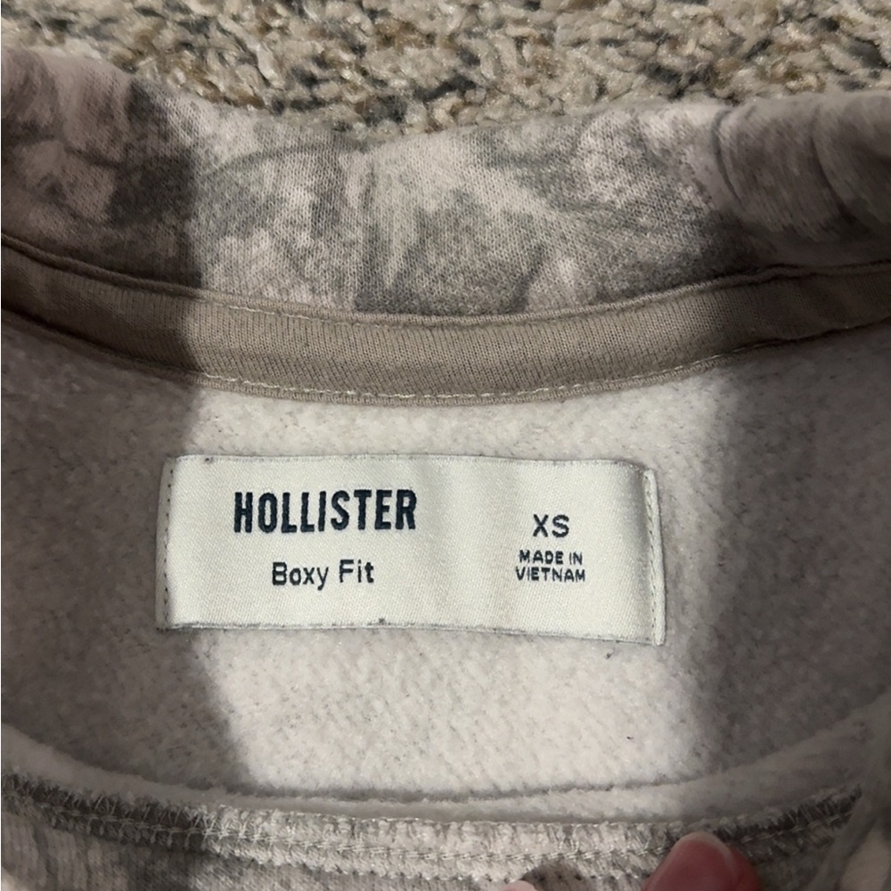 Hollister Boxy Camo Crew Sweatshirt - Picture 7 of 9